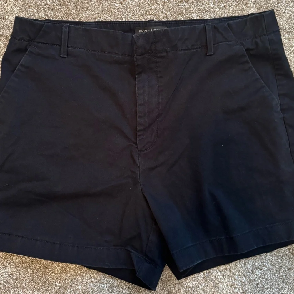 EUC Banana Republic Black Womens Flat Front Shorts Size 14
